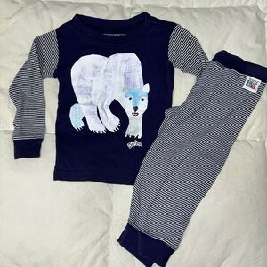Eric Carle adorable Polar bear pajama set sz 2T smoke free home